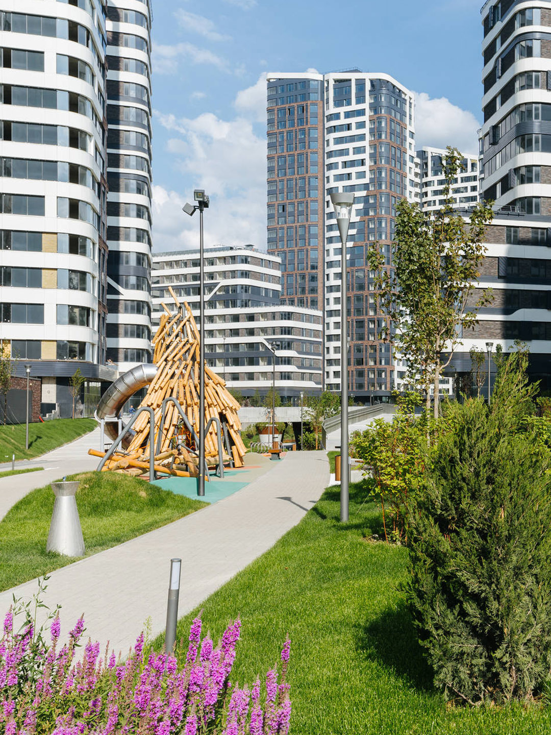 park in UHA designed Serp & Molot development in Moscow Russia, Masterplan built by Donstroy Invest